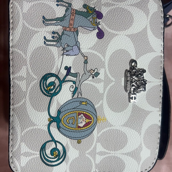 Imitation White and Blue Crossbody Bag with Cinderella Design - Picture 2 of 6